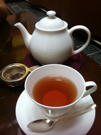 ストレートで紅茶を飲むなら断然、ダージリンがおすすめ。ダージリンの香りを存分に味わってください!