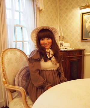 群馬県のアルバート邸へヴィクトリア時代の仮装をして行った時の写真です。