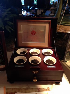 s IMG_9974 日本紅茶協会認定の「おいしい紅茶のお店」です。
茶葉はリプトンのものだそうです。