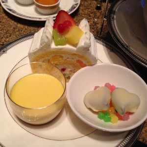 s IMG_9996 ケーキもプリンもとてもおいしかったです。とくにプリンは丁寧に作りこまれているようで、素材の味がしっかりわかりました。