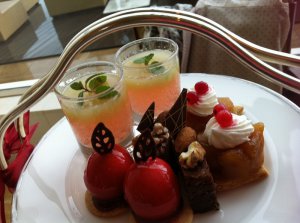 上段のケーキもリンゴづくし❤