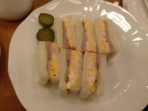 s IMG_1091 卵とハムとレタスのサンドウィッチ。とっても美味しかったです。