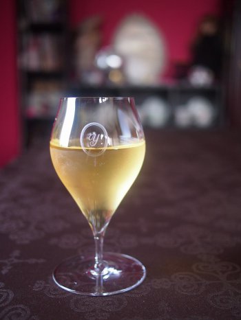 通常紅茶は1回しか抽出しませんが、ダージリンはゆっくり成長するためもう一度抽出しても美味しい紅茶が出来ます。残った茶柄は水出しアイスティーにするといいですよ。