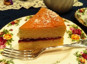 ヴィクトリアサンドウィッチケーキ。こちらは紅茶教室の先生の手作りのものです。