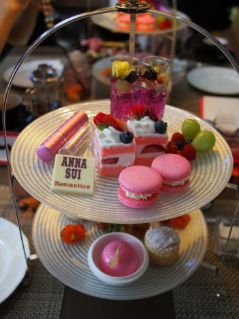 2015年9月1日(火)〜11月30日(月)まで東京マリオットホテルではAnna Sui(アナスイ)とコラボレーションしたアフタヌーンティーを提供しています。