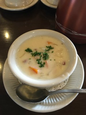 カップスープ。この日はクラムチャウダースープでした。