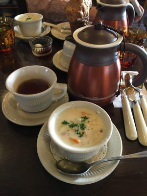 紅茶はサーモスのティーポットでサーブされました。しかも紅茶は神保町のティーハウスタカノのものでした!