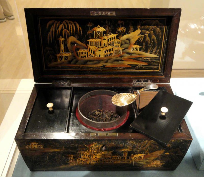 sTea_caddy_Chinese_with_caddy_spoon_by_Elizabeth_Morley_ _Indianapolis_Museum_of_Art_ _DSC00634