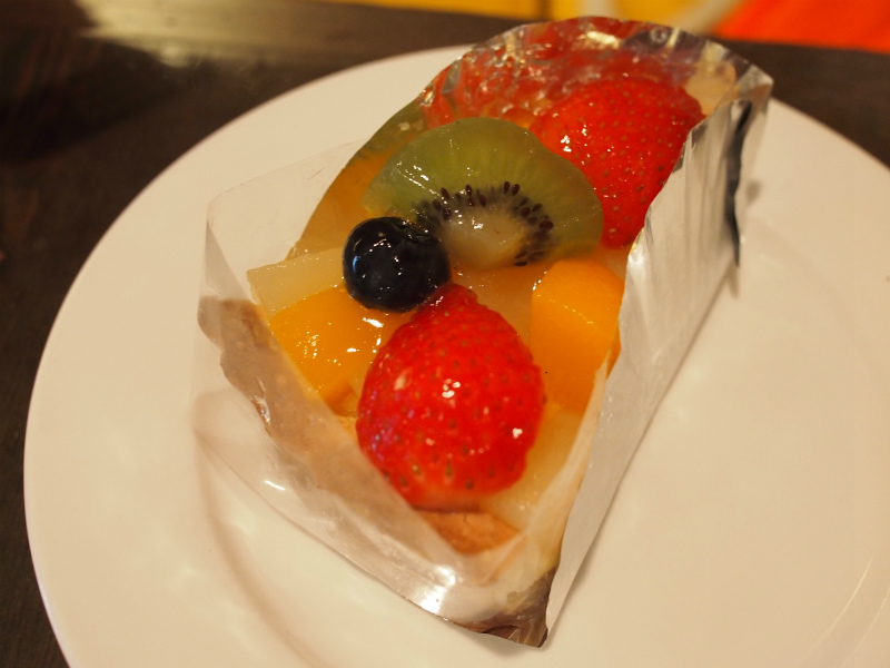 こちらはフルーツタルトです。