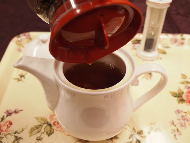 ゴールデンドロップが落ちる瞬間です。この一滴で美味しい紅茶に仕上がります。