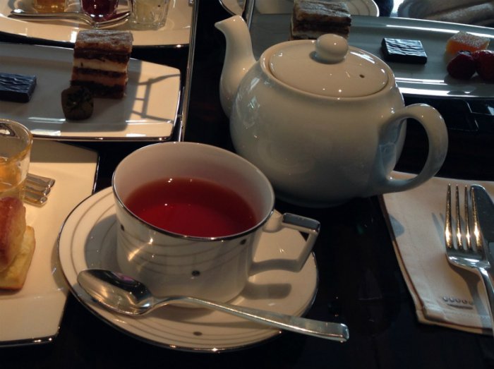 パレスホテルラウンジプリヴェのアフタヌーンティーの紅茶01