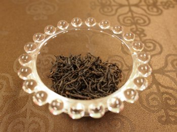 キームンの茶葉。黒くて細くよじられています。