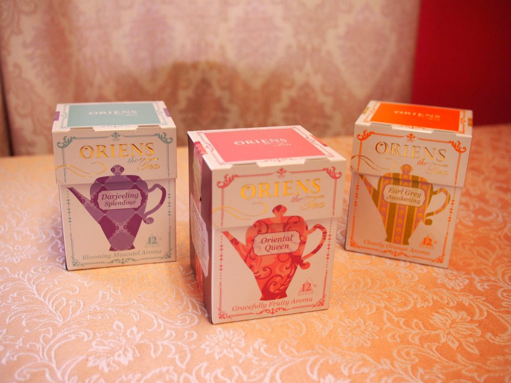 オーリエンス紅茶　左からダージリン・スプレンダー、オリエンタルクイーン、アールグレイアウェーニング
