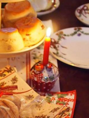 キャンドルホルダーはビレロイ＆ボッホのもの。ビレロイ＆ボッホはクリスマスアイテムが豊富なのです。毎年少しずつ集めています。