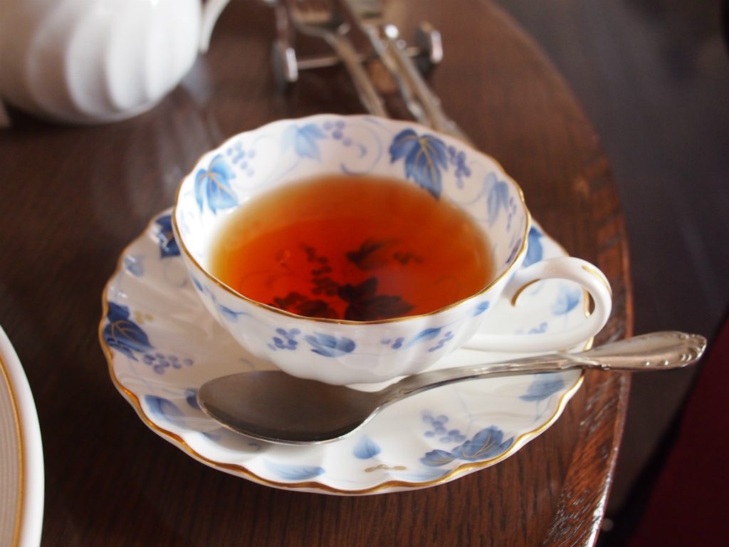 三菱一号美術館cafe1894 初夏のアフタヌーンティーの紅茶