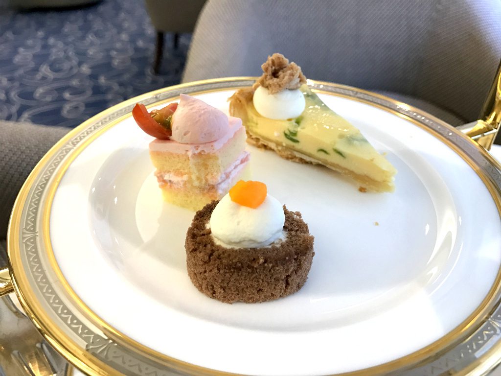 cr hotel afternoontea sweets2