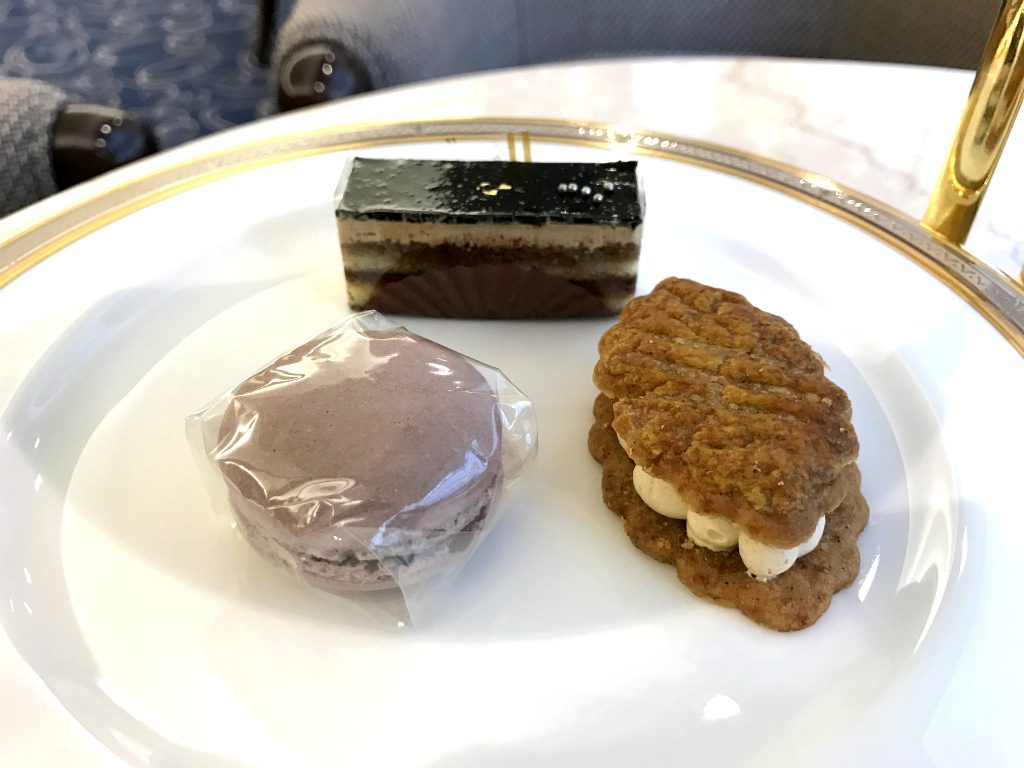 cr hotel afternoontea sweets3