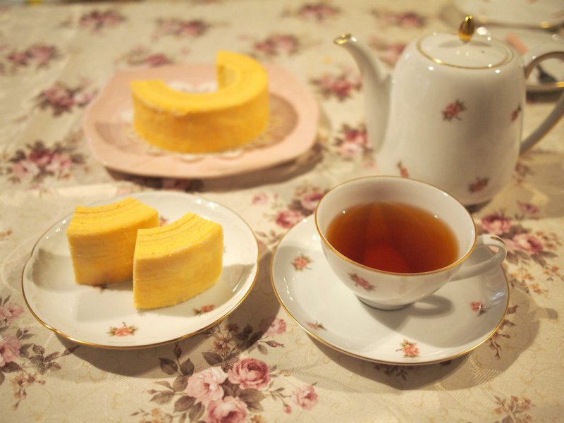 ホレンディッシェ・カカオシュトゥーベのバウムクーヘンと紅茶