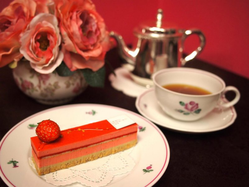 パティスリー・サダハル・アオキ・パリのケーキと紅茶