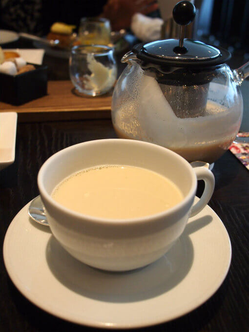 こちらはロイヤルミルクティー。茶葉はアイリッシュウイスキーでした。