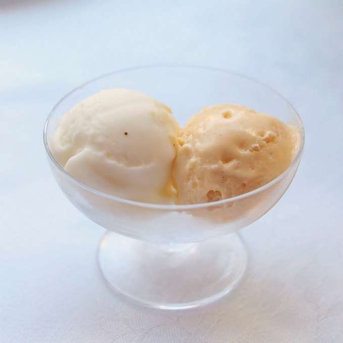自家製アイスクリーム＆ソルベソルベはヨーグルト、アイスクリームはバニラでした。