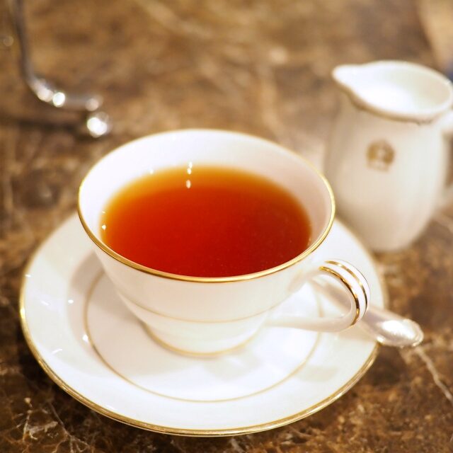 プレミアムティー「キャロル」ローズの花びらを加えた紅茶にストロベリーとバニラで着香したフレーバーティー。