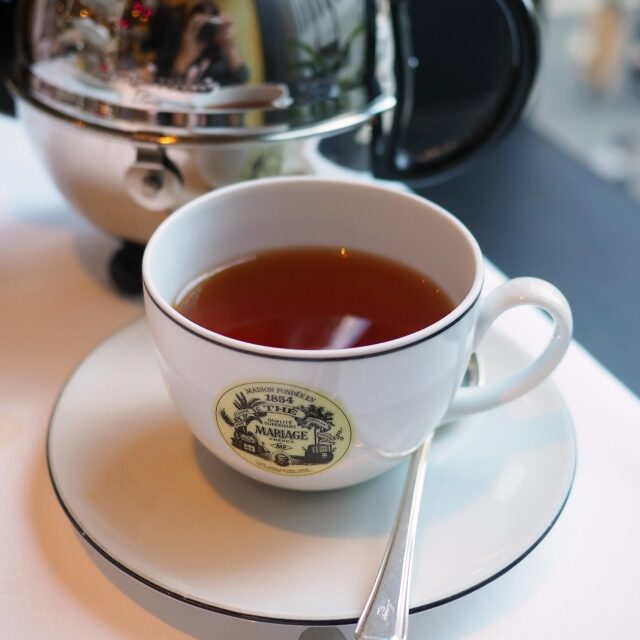 2nd Tea③
オトンヌローズ
ローズペタルを加えたルイボスに、ざくろ、ライチ、マルメロで香り付けしたお茶。
オトンヌはフランス語で秋という意味。