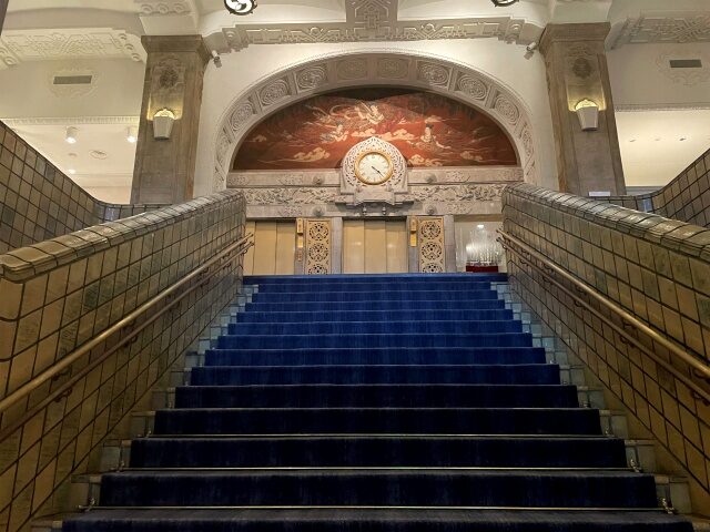 ホテルニューグランド本館の大階段