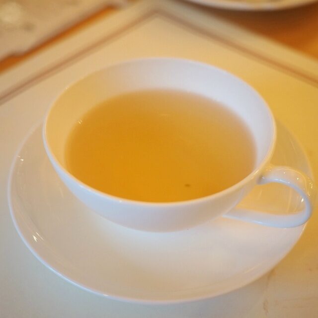 ジャスミン渋みが穏やかで、香りがとってもいいジャスミン茶でした！