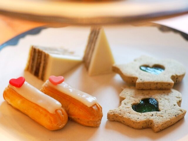 andaz white afternoontea pastry01 2