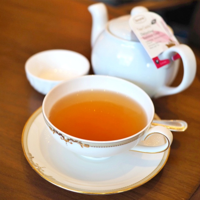 ダージリンサマーゴールド
香り高い夏摘みのダージリンティー。セイボリーによく合う紅茶です。