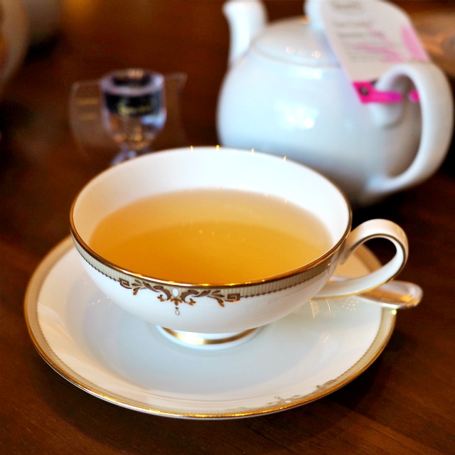 ジャスミンゴールド
中国の緑茶にジャスミンの花で香りを付けたお茶。ジャスミンティーもセイボリーにぴったり。