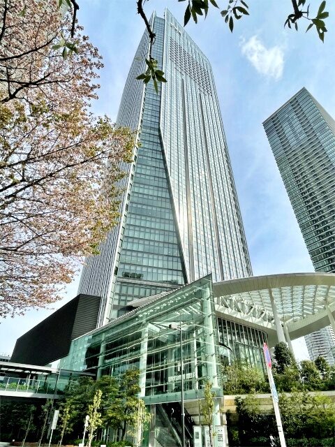 アンダーズが入っている虎ノ門ヒルズ 森タワーの外観。1F、37F、 47F～52Fがアンダーズ 東京です。