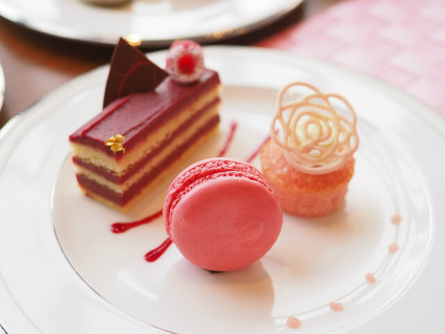 grandnikko pinkred afternoontea pastry01