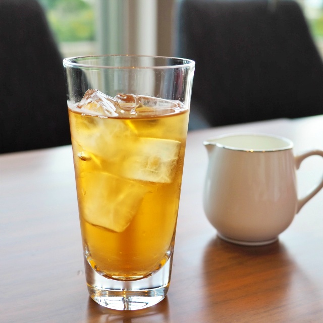 フィットネスクロイターティールイボスとレモングラスにヴェルヴェーヌ（レモンバーベナ）、コーンフラワー（矢車菊）、フェンネルを加えたお茶。「クロイター」はドイツ語で「薬草」という意味。
