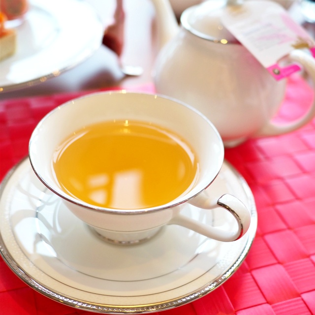 ジャスミンゴールド
中国の緑茶にジャスミンの花で香りを付けたお茶