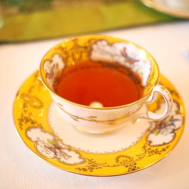 日月潭紅茶の台茶18号別名は紅玉（ルビーティー）。アッサム種と台湾の野生茶樹を掛け合わせて作られたお茶でアッサムっぽいのに渋みがほぼなくのみやすいお茶。こちらはパイナップルケーキなどのスイーツに合わせて