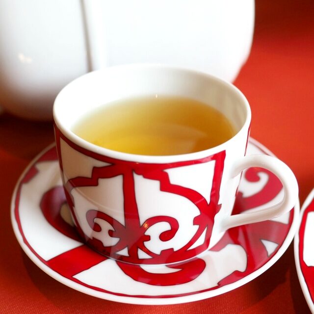 ジャスミンティー
中国の緑茶にジャスミンの花で香りを付けたお茶
