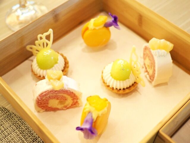 hiltontb summer afternoontea pastry01