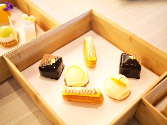 hiltontb summer afternoontea sweets01