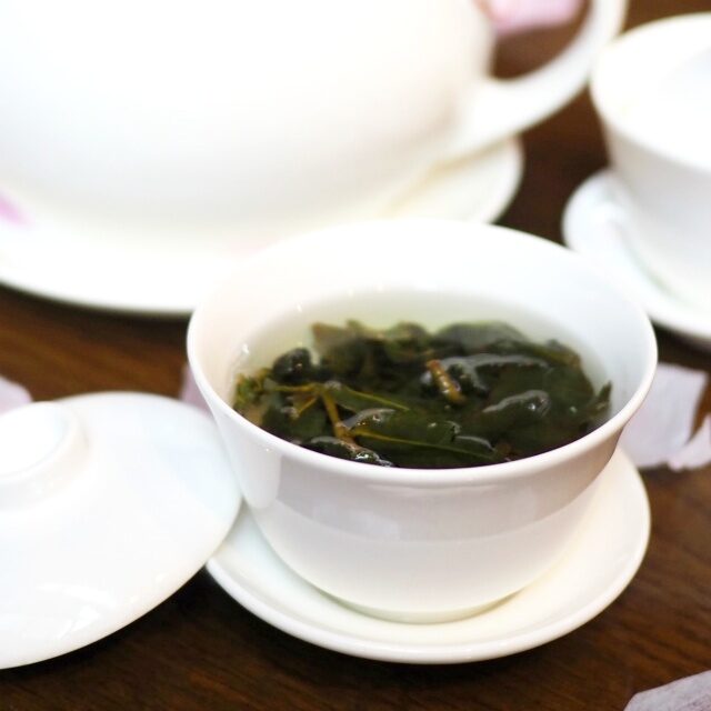 凍頂烏龍茶台湾の烏龍茶。茶葉ごと入っているし、指し湯もいただけるので三煎か四煎くらいいただきました！