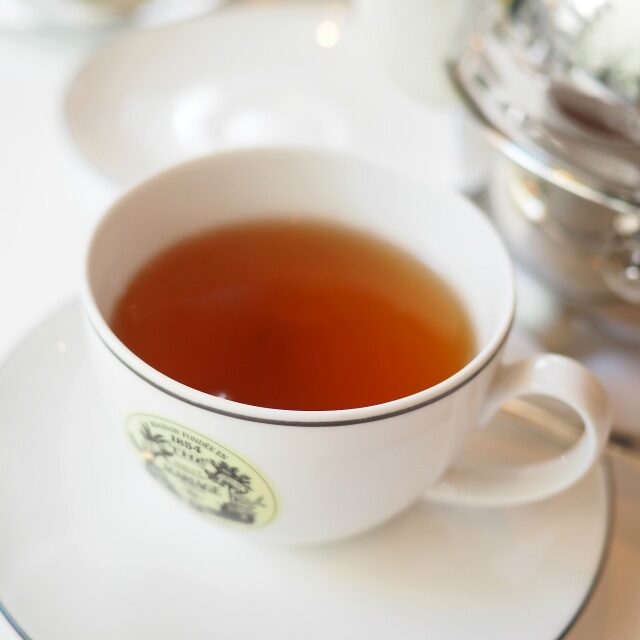 MAHÉ（マエ）
青茶に紅茶と緑茶も加え、ピーチ、アプリコット、オレンジで香り付けしたフレーバーティー