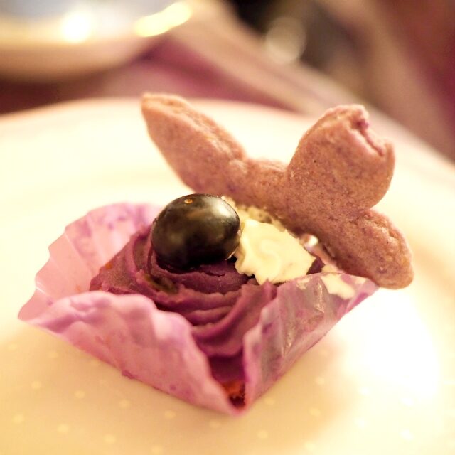 紫芋のモンブラン紫色のちょうちょのクッキーも付いてます♬