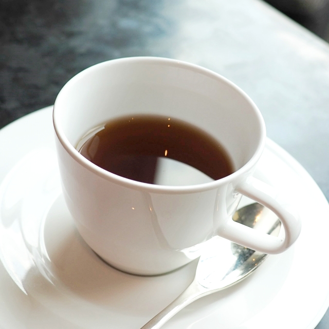 リュクスリー
ザ・オークラ東京のオリジナルブレンドティー。メープルシロップと栗の香りの紅茶。ミルクティーにぴったりの紅茶。