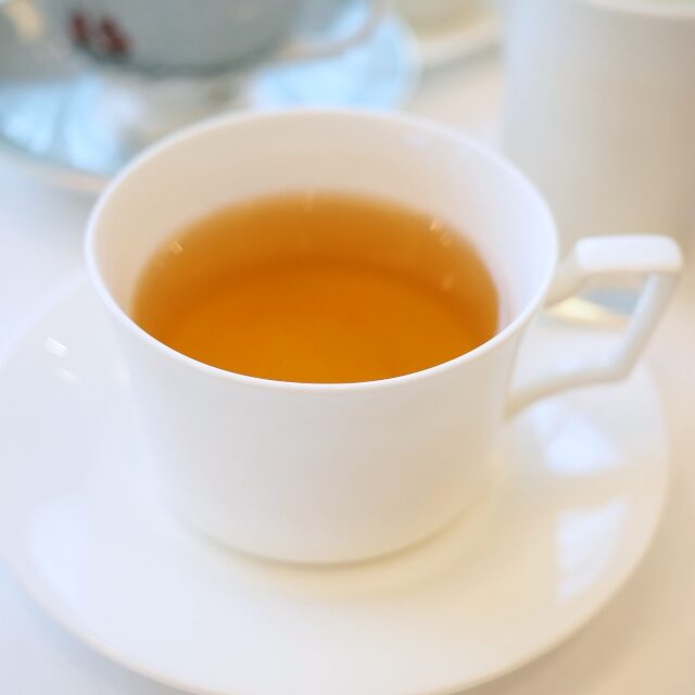コンラッド東京オリジナルティー緑茶とセイロンティーのベースに梅とベルガモットで香り付けしたフレーバーティー。このお茶だけウェッジウッドではないので、カップはnoritakeでした。