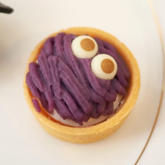 紫芋のミイラタルト紫芋ペーストの下にはフレッシュクリーム♪とってもいい相性！