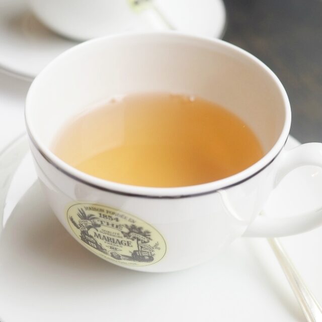 テ マンダリン
中国高官のお茶と命名された高級茶。福建省の銀針白茶にジャスミンの花で香りをつけています。